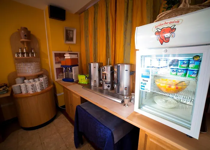 Отель Le Grand De Бес-э-Сент-Анастез