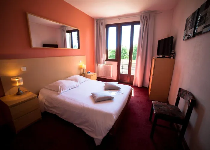 Le Grand De Бес-э-Сент-Анастез